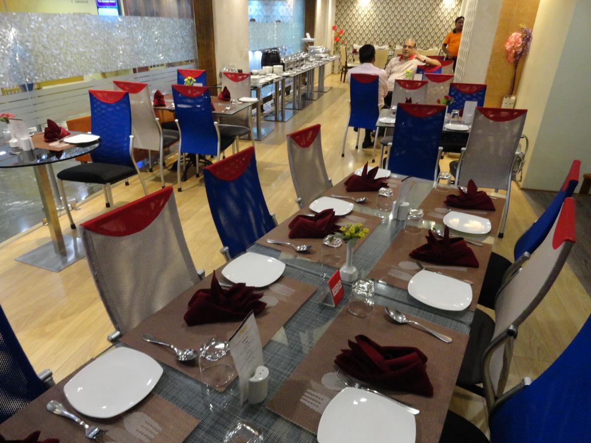 The Senator Hotel Kalkutta Kültér fotó