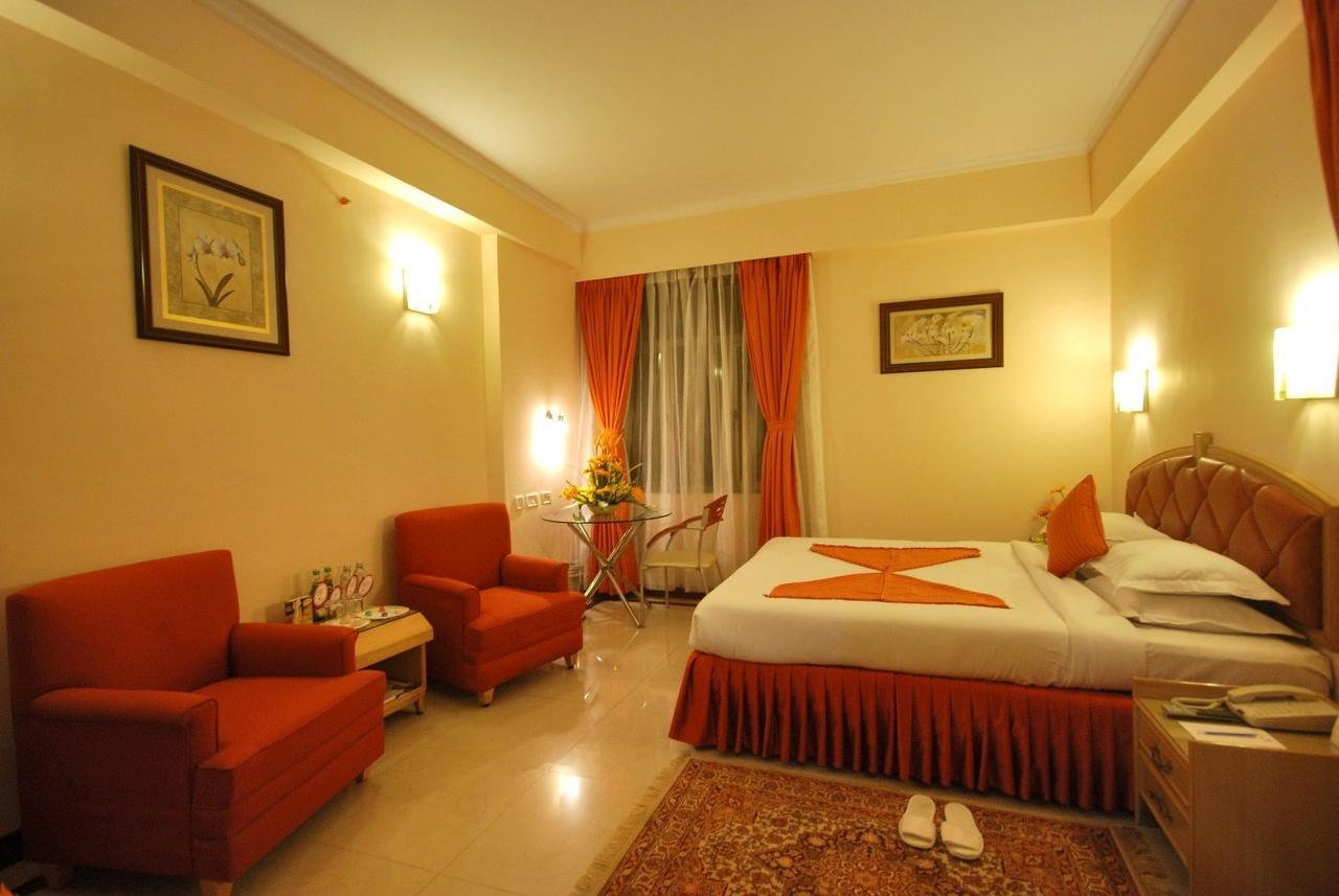 The Senator Hotel Kalkutta Kültér fotó
