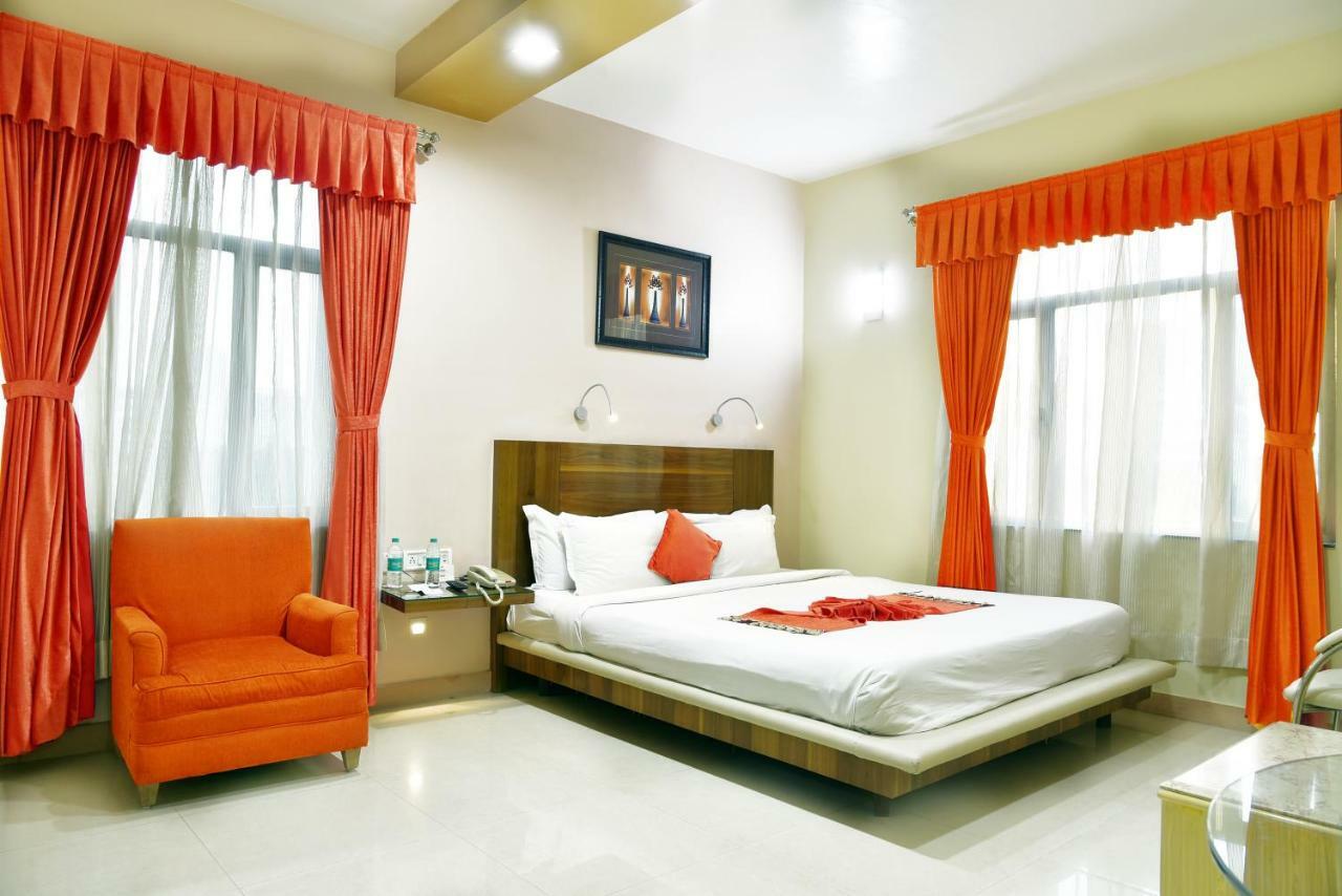 The Senator Hotel Kalkutta Kültér fotó