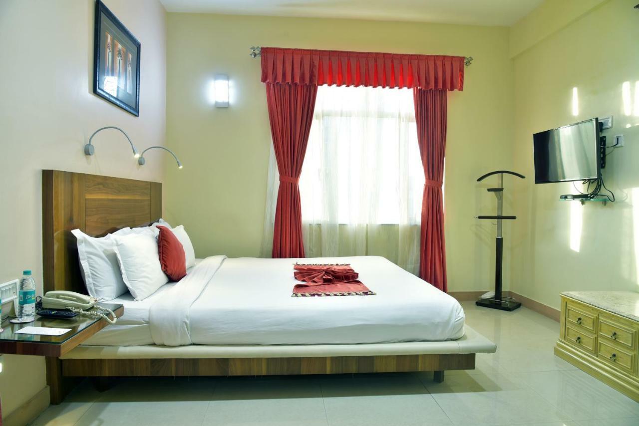The Senator Hotel Kalkutta Kültér fotó